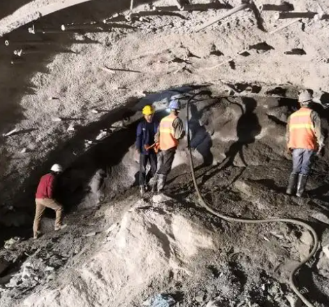 玉门拱顶带模注浆料的施工流程及注意事项